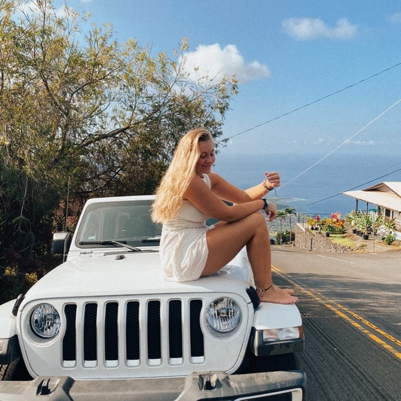 Meet your Posher, Bobbi - Picture 3 of 3